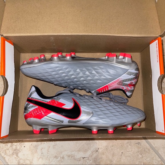 Nike Legend 8 Academy Tiempo Soccer Cleats - Picture 8 of 9
